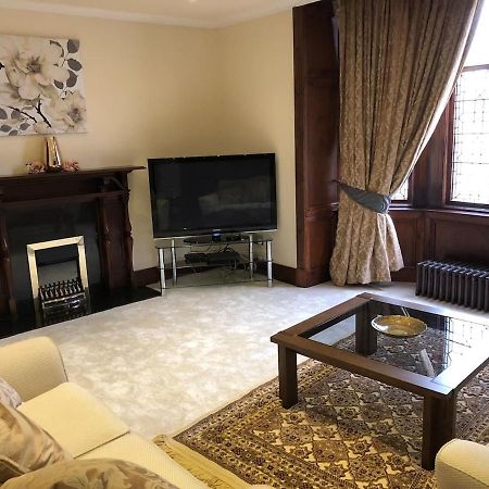 Beautiful 4-Bed Villa In Glasgow Exteriör bild
