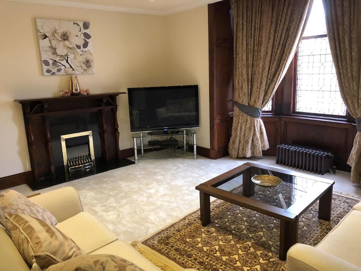 Beautiful 4-Bed Villa In Glasgow Exteriör bild