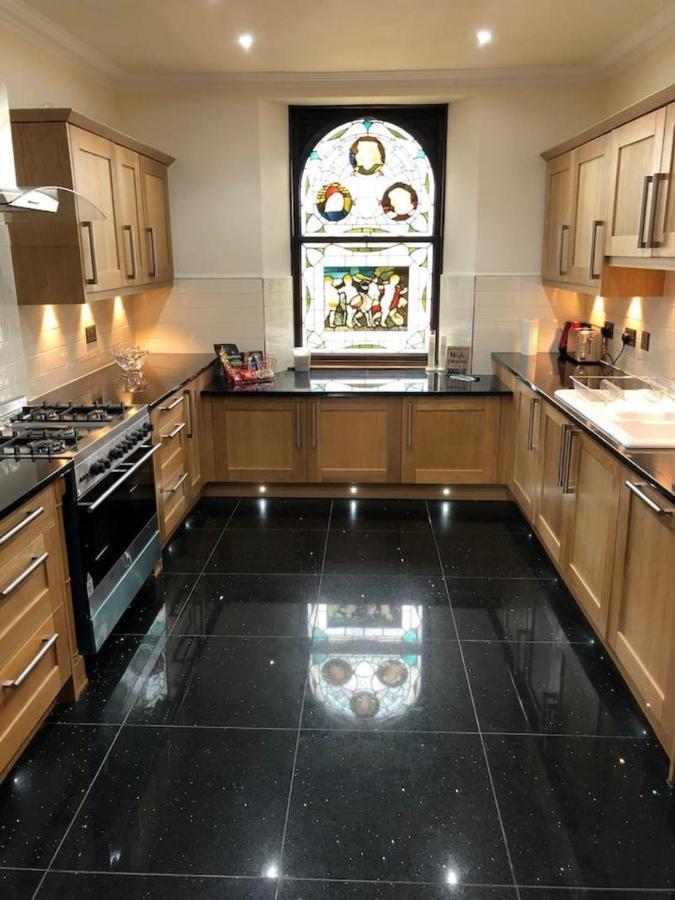 Beautiful 4-Bed Villa In Glasgow Exteriör bild
